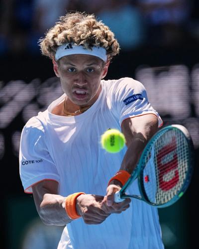 Diallo reaches quarterfinals at Eastbourne with three-set win over Etcheverry