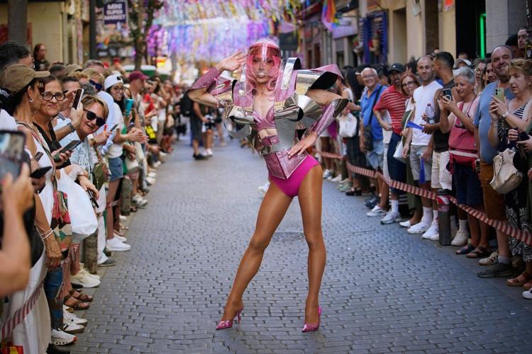 People race through Madrid in high heels during Pride, in photos