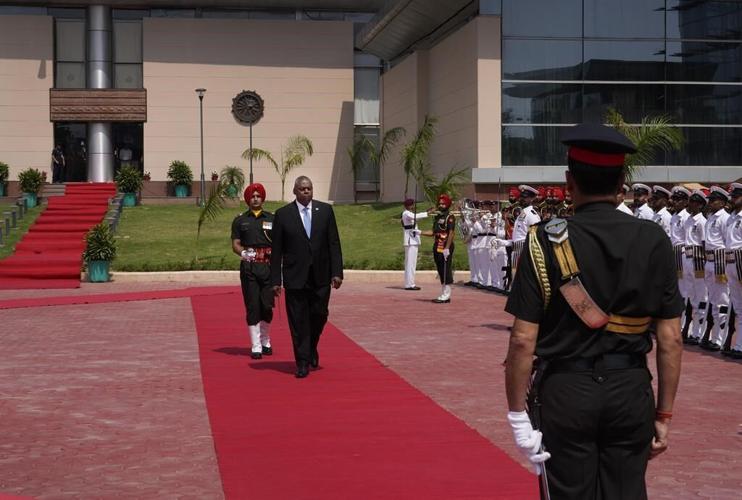 US defense secretary discusses upgrading ties with India to counter China