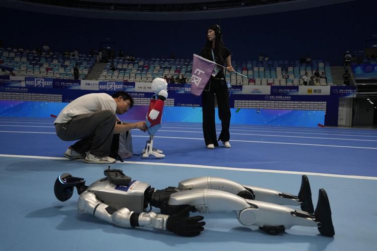 Beijing's first World Humanoid Robot Games opens with street dance, martial arts and music