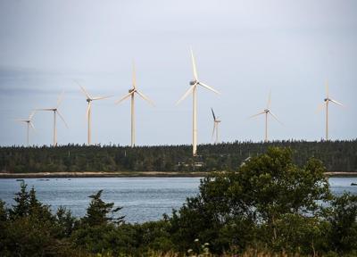 Le ministre Champagne dit qu'il faut se concentrer sur la production d'électricité