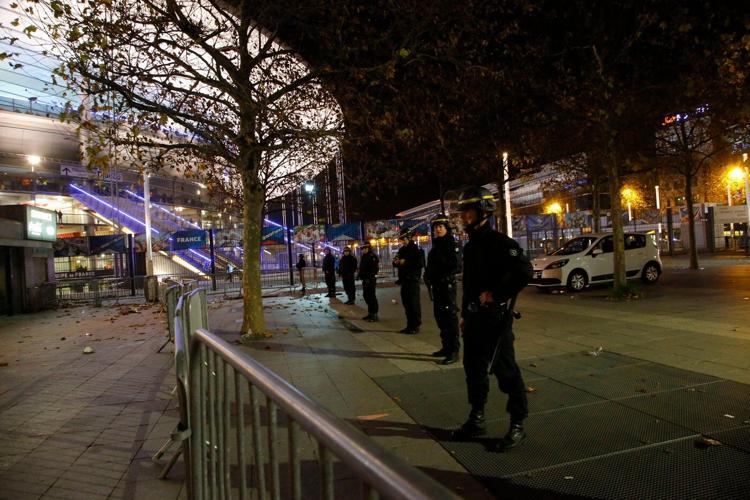 France players to honor victims of Paris attacks in 2015