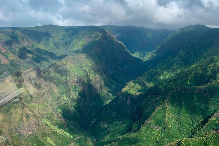 5 injured in helicopter crash on the Hawaiian island of Kauai