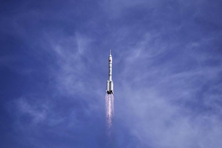 Chinese astronauts' return to earth delayed owing to weather