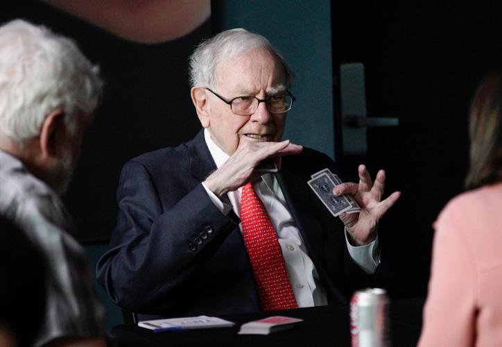 Some Warren Buffett wisdom on his last day leading Berkshire Hathaway