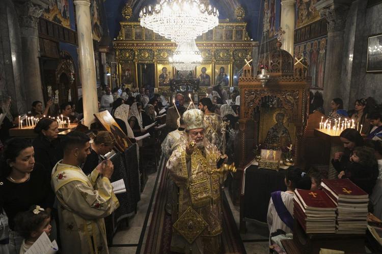 PHOTO COLLECTION: Good Friday Around the World