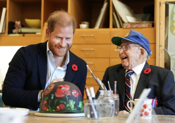 Photo Gallery: Prince Harry meets with veterans in Toronto