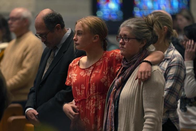 More than 1,000 pay tribute to Maine's mass shooting victims on day of prayer, reflection and hope