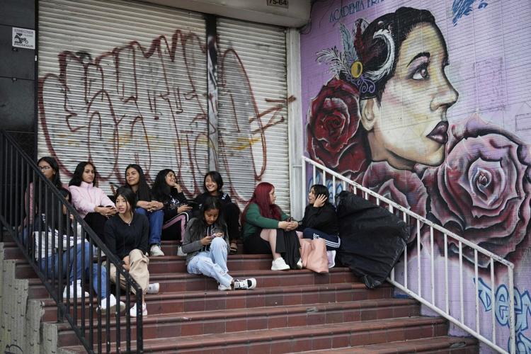 AP PHOTOS: Colombian quinceañeras see dream come true with the support of many, including the police