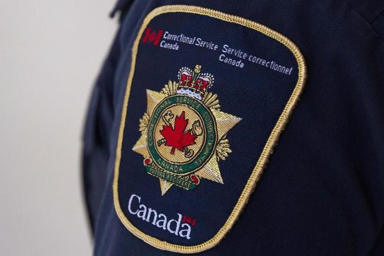 Les familles des victimes de Paul Bernardo auraient voulu être contactées plus tôt