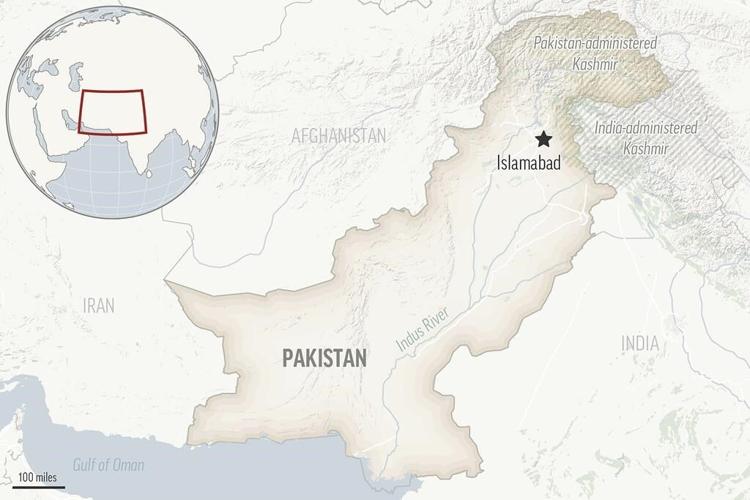 22 people killed in bus, car collision in Pakistan