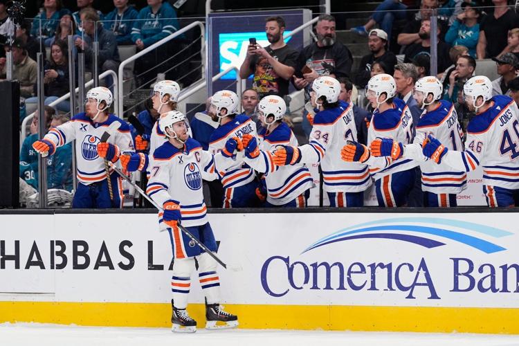 Connor McDavid nets hat trick on 5-point night as Oilers surge into first place in Pacific Division