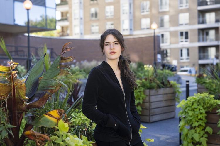 Young ��ɫtvs tell of their generations' challenges and hopes