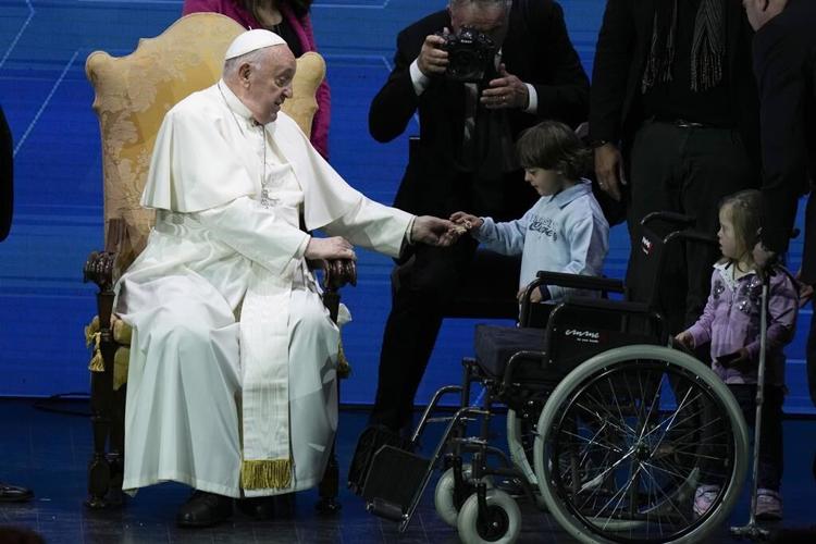 Pope urges Italians to have babies as a measure of hope for future