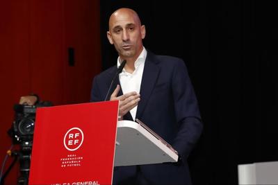 Spanish soccer federation leaders ask president Rubiales to resign over his kiss of player