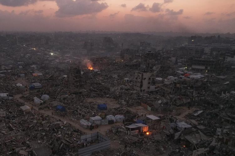 Israeli official says forces will remain in 5 locations in Lebanon after Tuesday's pullout deadline