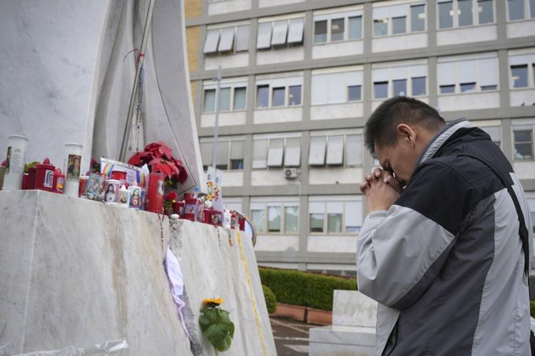 Pope Francis met at the hospital with Vatican No. 2, took major governing decisions