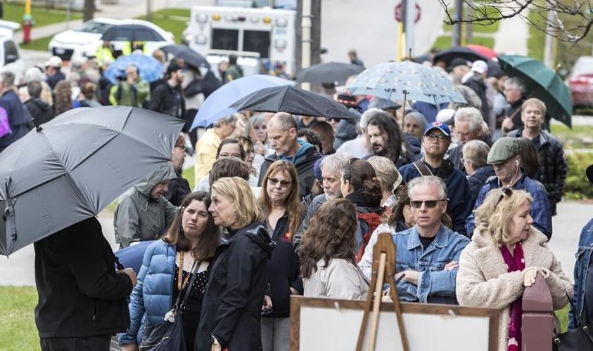Tears, joy and tributes as fans pay respects to Gordon Lightfoot in his hometown