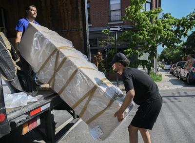 Heat wave adds challenge to Quebec's unofficial annual moving day
