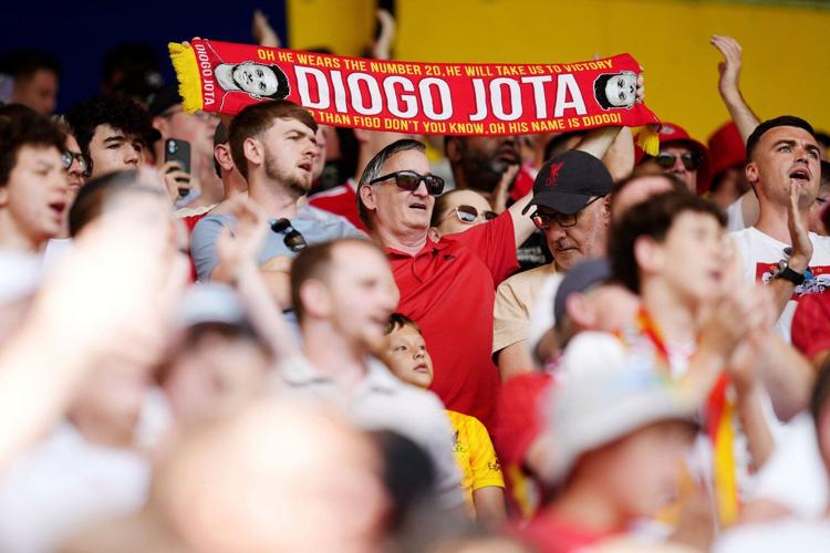 Liverpool players and fans pay tribute to Diogo Jota in first game since forward's death
