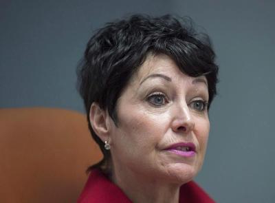 N.-É.: une juge forcée de révéler son statut vaccinal poursuit la cour provinciale