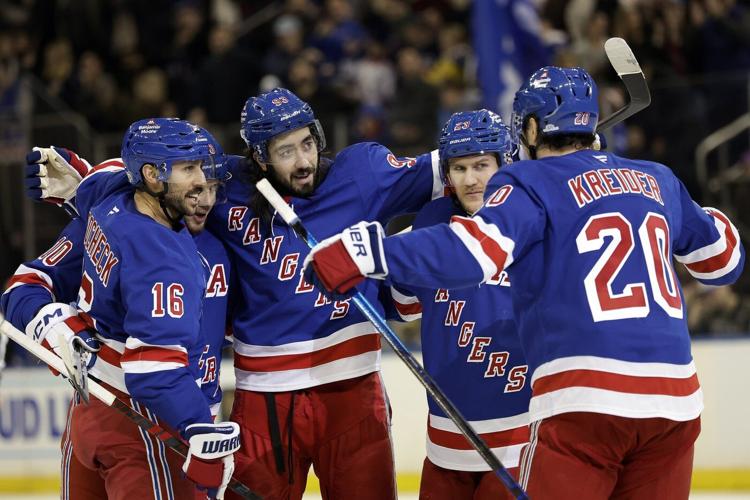 Kakko's late goal lifts Rangers past Canadiens 4-3