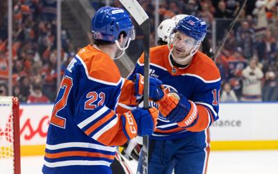 Oilers top Blackhawks 3-1 to eliminate Chicago from playoff contention