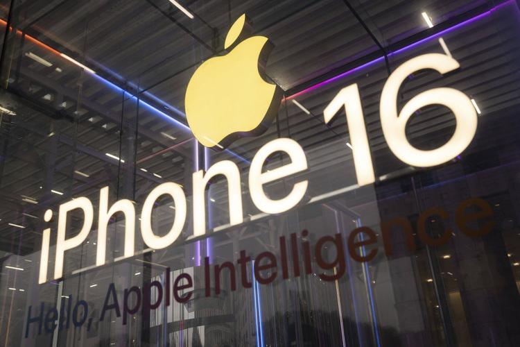 Apple has few incentives to start making iPhones in US, despite Trump's trade war with China