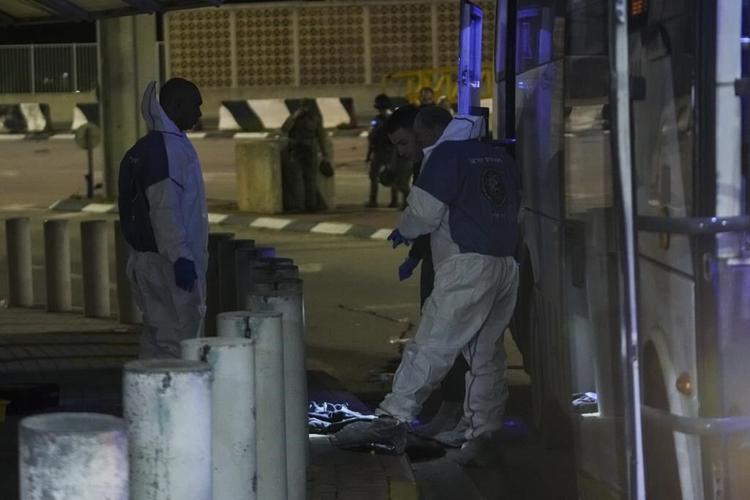 Palestinian medics: Israeli army kills man in West Bank raid