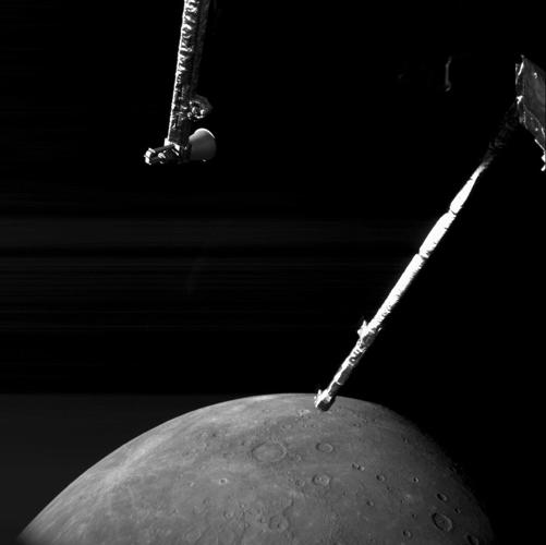 Spacecraft buzzes Mercury's north pole and beams back stunning photos