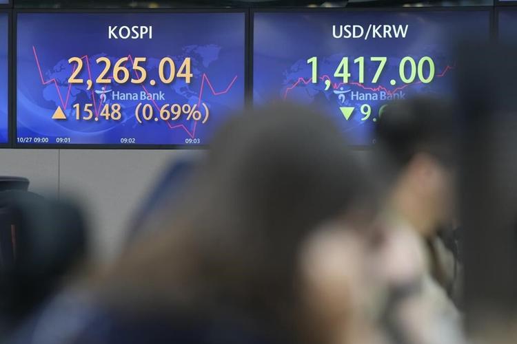 US futures mixed ahead of US economic data, corporate earns