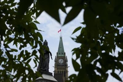 Le gouvernement Trudeau réduit une fois de plus les permis pour étudiants étrangers