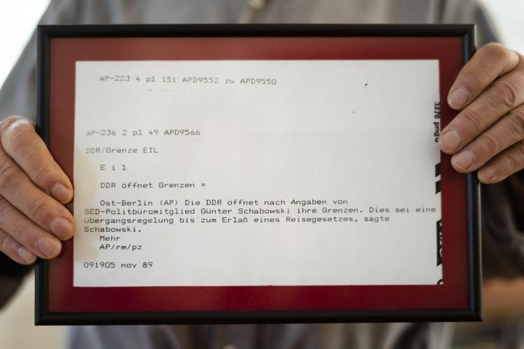 Frieder Reimold, journalist who wrote AP’s iconic ‘East Germany opens borders’ bulletin, dies at 80