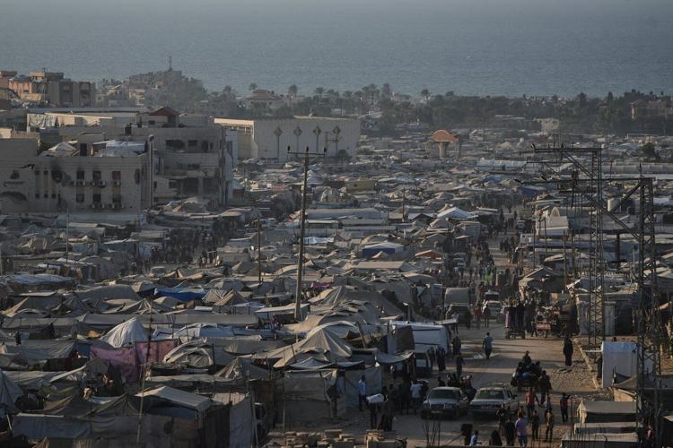 Gaza death toll tops 69,000 as Israel and militants again exchange remains