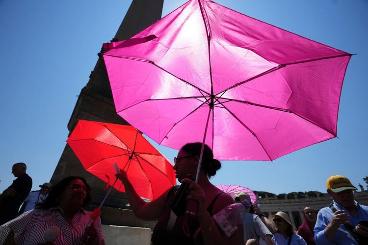 France records around 1,000 additional deaths as extreme heat sets European records