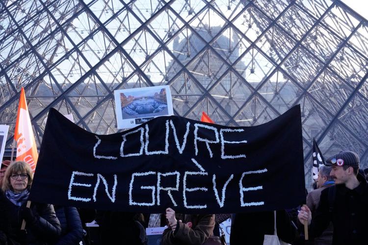 Louvre workers vote to extend a strike at the world's most visited museum
