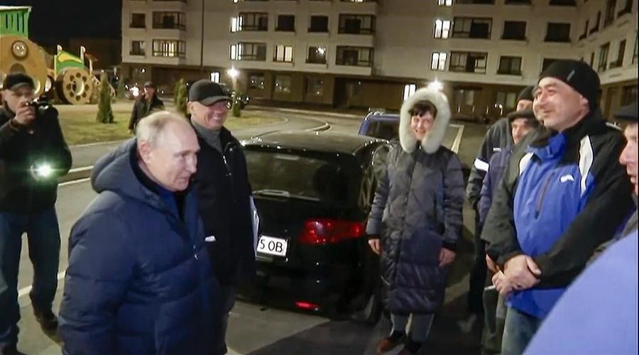 Russian President Putin visits occupied city of Mariupol