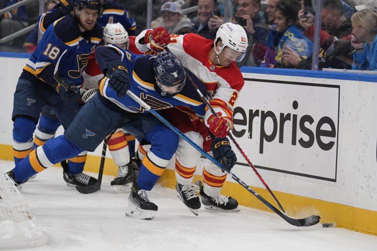 Radek Faksa scores tiebreaking goal as Blues beat Flames 2-1
