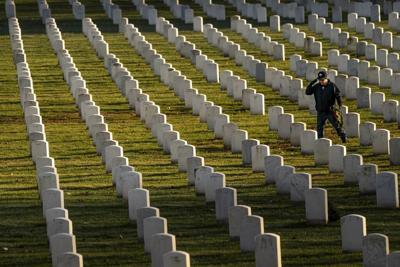 Judge issues order keeping Confederate memorial at Arlington Cemetery for now