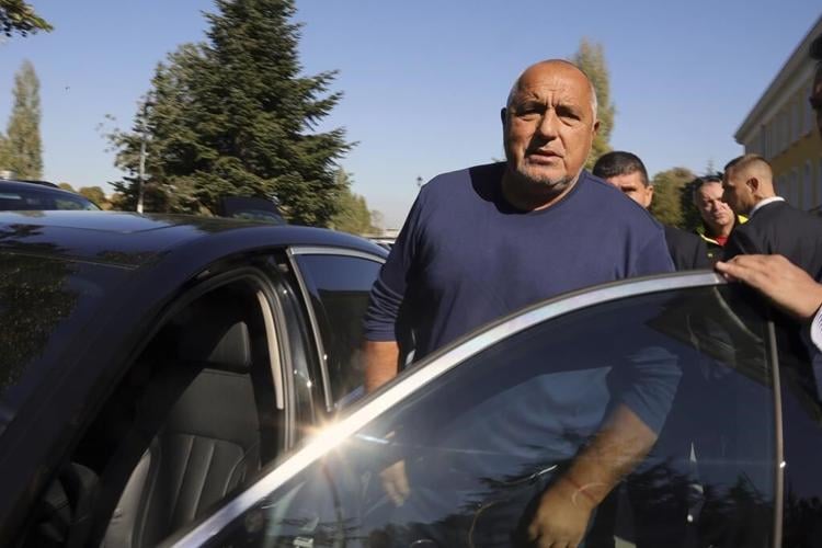 Bulgarians vote with little hope of breaking a political deadlock