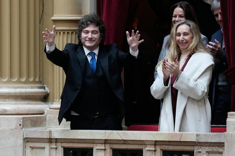 Argentina's Milei restores press access to presidency after a ban sparks backlash