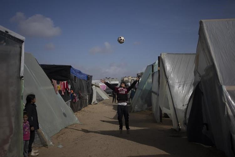 Bedwetting, nightmares and shaking. War in Gaza takes a mental health toll, especially on children