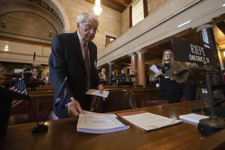 Nebraska lawmakers taking up debate on abortion restrictions