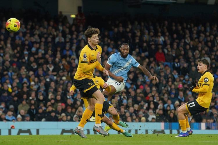Man City wins after dropping Haaland and Liverpool loses on stoppage-time goal