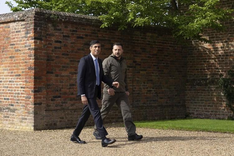 UK promises more arms for Ukraine as Zelenskyy meets Sunak on European tour