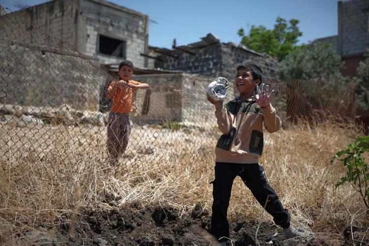 Israeli troops face resistance in southern Syrian town of Abdin
