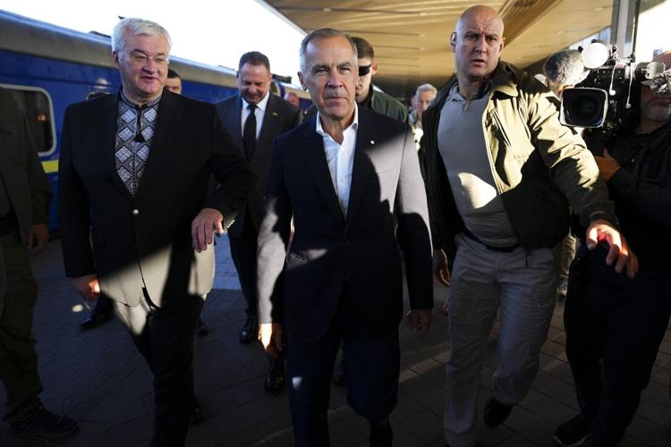 Carney delivers message of solidarity in Ukraine on its Independence Day