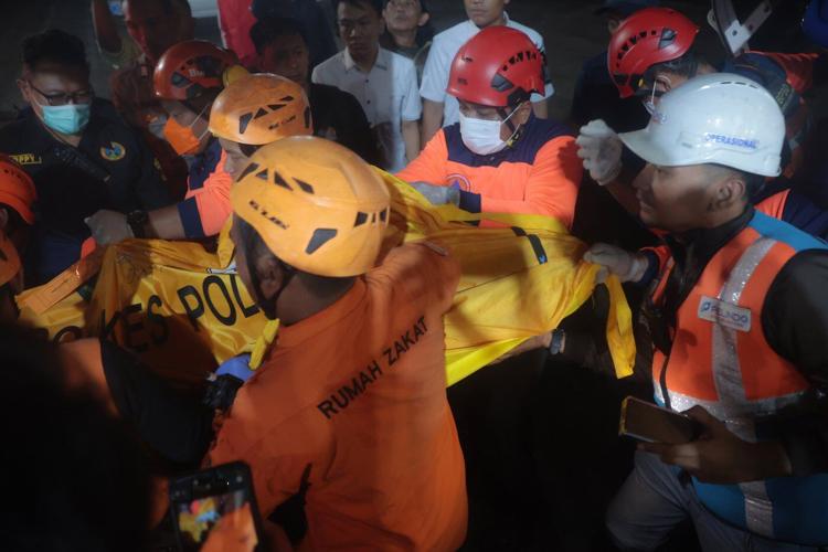 A blaze on an Indonesian passenger ferry leaves at least 5 dead and dozens missing