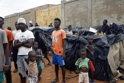 Thousands of discouraged migrants are stranded in Niger because of border closures following coup