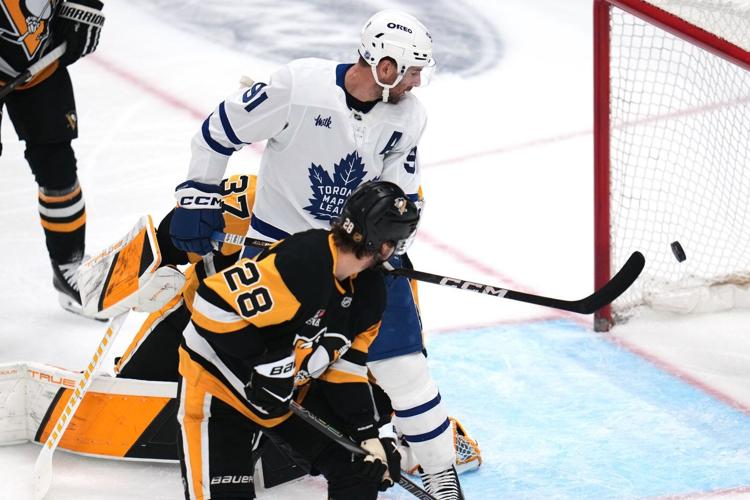 Ekman-Larsson extends point streak as the Maple Leafs rout the Penguins 7-2